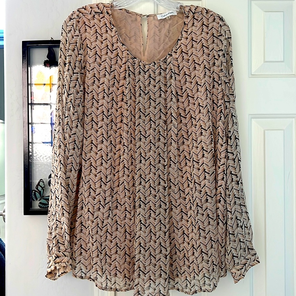 Beautiful Calvin Klein Shirt/Top with versatile Roll tab sleeves - like new!